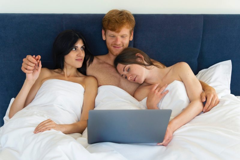 how to have a threesome
